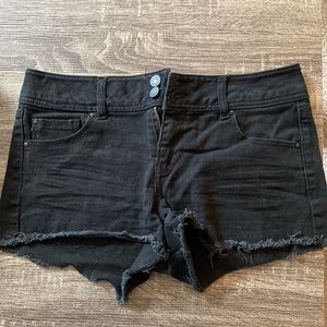 Refuge size 4 black shorts